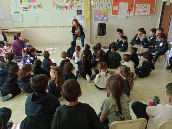 Marat&oacute;n de lectura en el jard&iacute;n