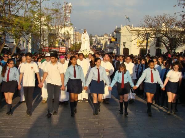 Una multitud acompa&ntilde;&oacute; a la Virgen en su D&iacute;a