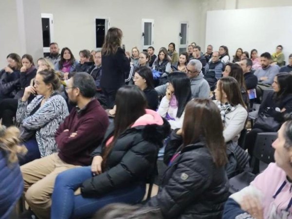 Charla sobre Ciberdelitos y Cuidado infantil