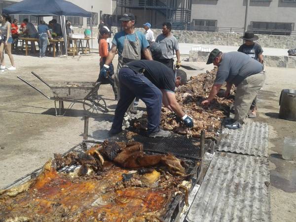 Asado con cuero para cerrar las patronales